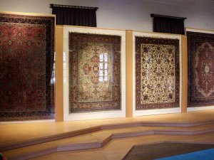 Metrekaresinde 360 bin ilmek var, bu halılar müzede sergileniyor