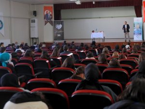 SAÜ İletişim Fakültesi Dekanı, sosyal medya ve dijital medyanın önemini anlattı