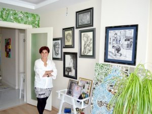 Evini sanat galerisine çevirdi