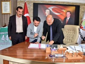 Sanatçı Latif Doğan’dan Doğanşehir’e taziye evi