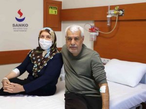 SANKO Üniversitesi Hastanesi’nde eşine böbreğini bağışladı