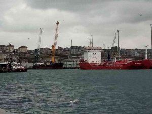 Bandırma’da fırtına ve yağmur hayatı olumsuz etkiliyor