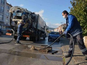MUSKİ’den yağmur sonrası kanallarda temizlik çalışması