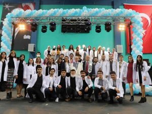 Geleceğin diş hekimleri beyaz önlüklerini giydi