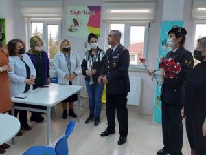 Kütahya’da jandarma, “Öğretmenler Gününü” kutladı