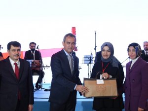 Bakan Özer, 81 ilden öğretmenler ile bir araya geldi