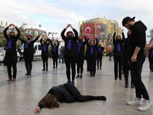 Aydın’da kadınlar şiddete karşı dans etti