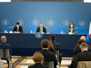 İtalya’da aşı yaptırmayanlara sıkı tedbirler getirildi