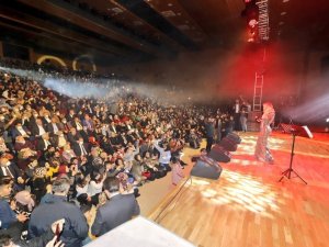 Öğretmenler kendileri için düzenlenen konserde doyasıya eğlendi
