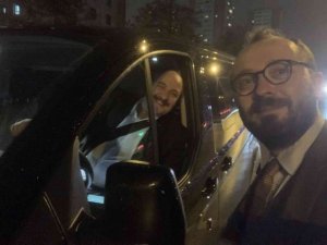 Bakan Varank kaza yapan muhabiri evine bıraktı