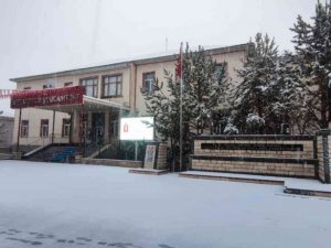 Aşkale güne kar yağışı ile başladı