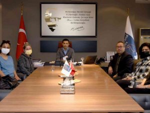 Meksika’daki kazada yaşamını yitiren Arzu’nun annesi, Başkan Günel ile bir araya geldi