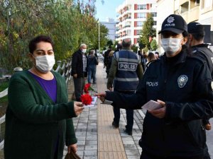 Söke polisi broşür dağıttı, KADES uygulamasına dikkat çekti