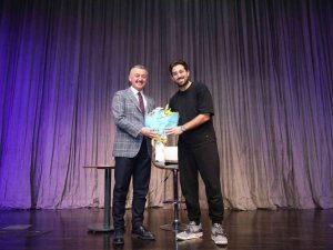 Öğretmenler, Doğu Demirkol’un stand-up gösterisiyle eğlendi