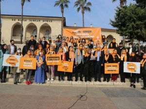 AK Parti İl Kadın Kolları üyeleri, kadına yönelik şiddete dikkat çekti