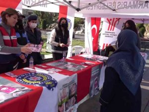 Kadına şiddetle ilgili Marmaris’te bilinçlendirme broşürleri dağıtıldı