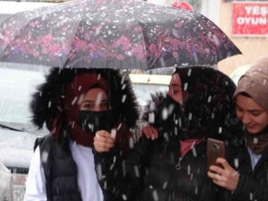 Ardahan yağan karla beyaza büründü