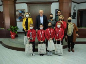 Başkan Atabay minik cimnastikçileri ağırladı