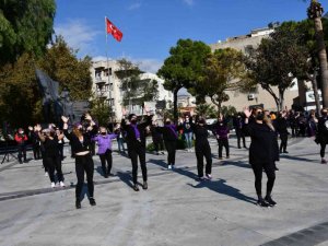 Söke Kadın Meclisi dans ederek kadına şiddeti kınadı