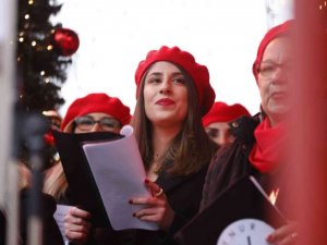 Türk korosundan Tarihi Dom Katedrali Meydanı’nda konser