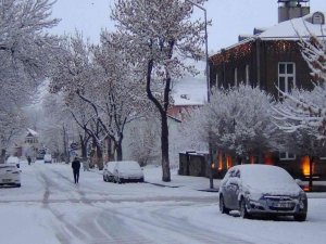 Kars beyaz gelinliğini giydi