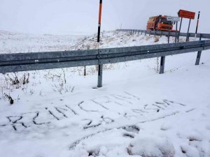 Erzincan’ın yüksek kesimlerinde kar ve sis etkili oluyor