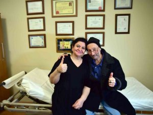 Eşinin karaciğeri ile hayata tutundu