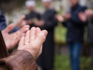 Cenaze Hizmetlerinde Donanımlı Hizmetler Gerekiyor