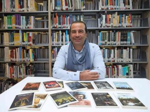 Çocukluk hayallerini kitap kapaklarına taşıdı