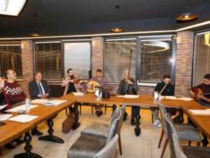 Müziğe gönül verenler Talas Musiki Cemiyeti’nde buluşuyor