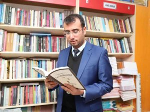 Eğitimci Mehmet Aluç’un ilk kitabı İz Bırakanlar okurla buluştu