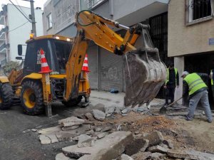 Akdeniz’de yol açma ve asfalt çalışmaları sürüyor