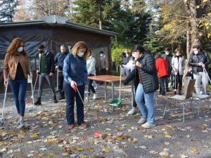 Ellerine faraş alıp temizlik yaptılar