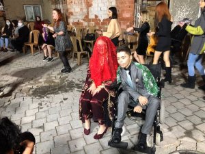 Aşk engel tanımadı