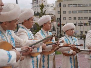 Kazakistanlı Sanatçılar Keçiören’de “Flash Mob” yaptı