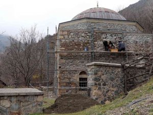 Ecdat yadigarına eksik restorasyon düzeltiliyor