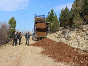 İbradı ve Akseki’yi bağlayan Halaç yoluna bakım onarım