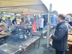 Terme’de hamsi festivali: 1,5 ton hamsi tüketildi