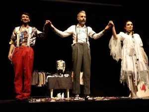 Van’da ‘Birkaç Dakika Önce Saat 4’ tiyatro oyunu beğeni aldı