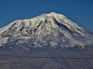 Karla kaplanan ’Türkiye’nin çatısı’ manzarasıyla büyülüyor