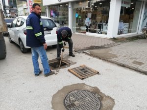 Yağışlar öncesinde yağmur suyu kanalları temizlendi