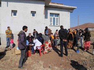 Karacadağ’da mevsimlik tarım işçileri aşılanıyor