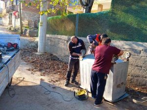 Hasarlı konteynerler tamir ediliyor