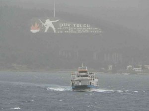 Çanakkale’de lodos şiddetini arttırdı: gemiler beşik gibi sallanıyor