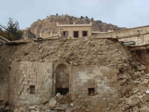 Yağmurun gün yüzüne çıkardığı külliye için 3 yıldır çalışma yapılması bekleniyor