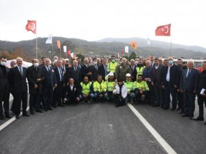 80 günde tamamlanan Ayancık Terminal Köprüsü hizmete açıldı