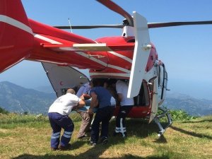 Hastaları biran önce hastaneye yetiştirmek için uçuyorlar