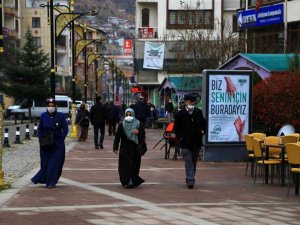 Vakaların en çok arttığı üçüncü şehir olan Gümüşhane’de maske, mesafe ve temizlik uyarısı