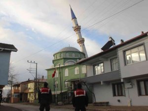 Caminin minaresi fırtınaya dayanamadı