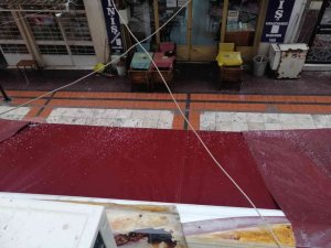 Manisa’da kısa süreli dolu etkili oldu